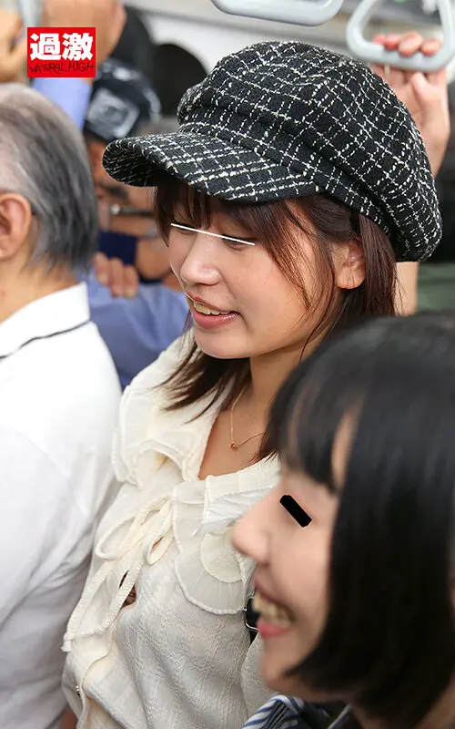 スカートの隙間から滑り込む指入れ痴●で着…  (1nhdtb00890)-13