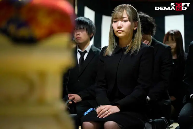 法事で7年ぶりに再会した同級生たちに酔わ…  (1sdam00051)-4