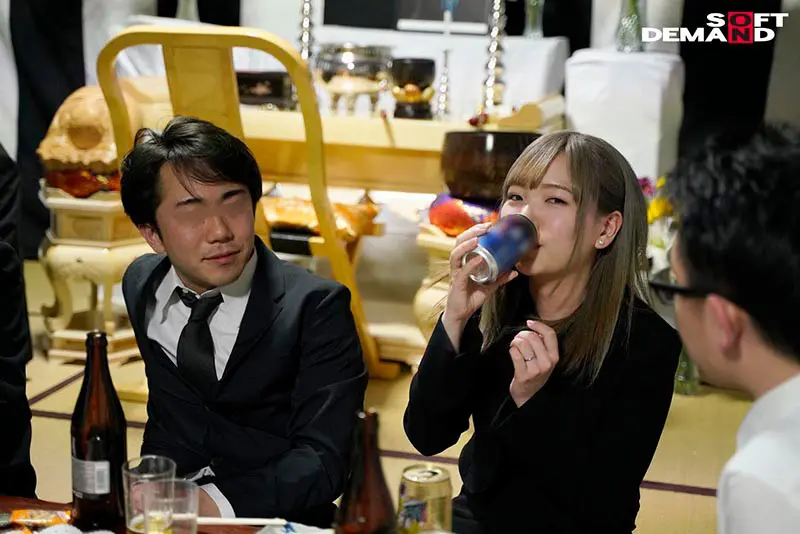 法事で7年ぶりに再会した同級生たちに酔わ…  (1sdam00051)-8