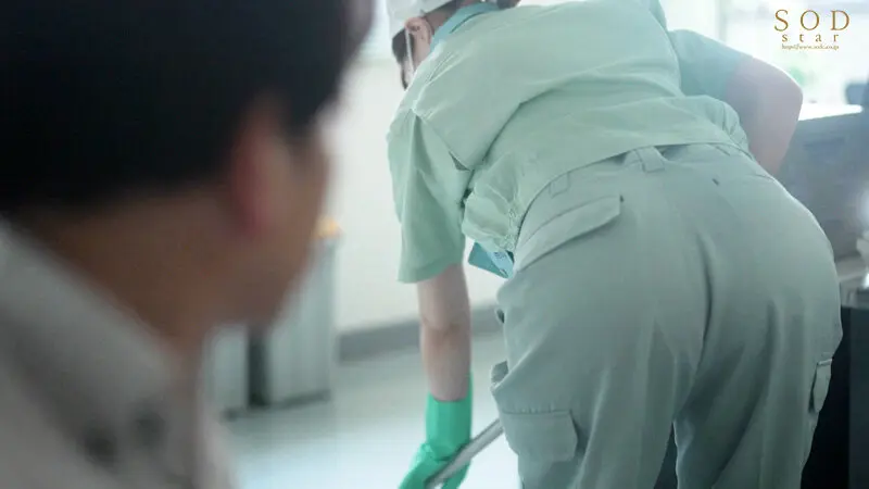 オフィス清掃員Tさんのマ〇コがドストライ… 唯井まひろ (1start00011)-3