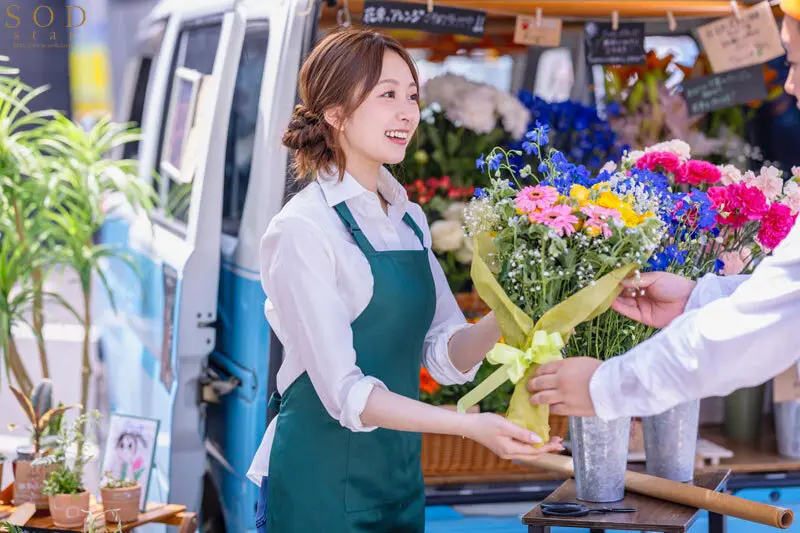 移動式花屋を営んでいる夫婦の妊活は、見知… 青空ひかり (1start00199)-2