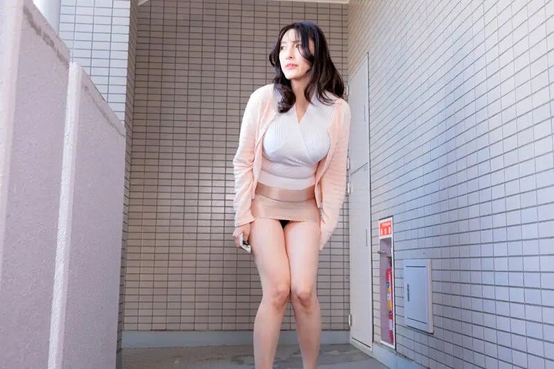 「こんなところでゴメンなさい…。でも、も… 森沢かな (aqmb00039)-1
