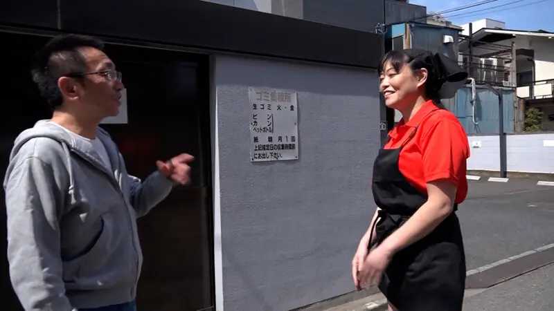 地方の焼肉店を夫婦で営む長身巨乳の熟女さ…  (h_1724a043g00008)-1