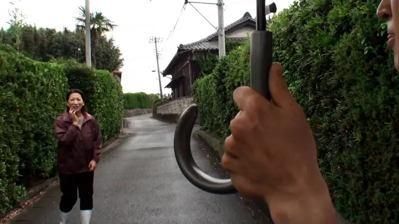 家族に内緒でAV出演する田舎の五十路熟女…  (h_1724a058g00002)-1