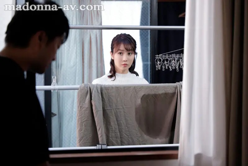 隣の美人奥様は毎日、毎日…シーツを洗濯に… 大島優香 (juq00294)-1